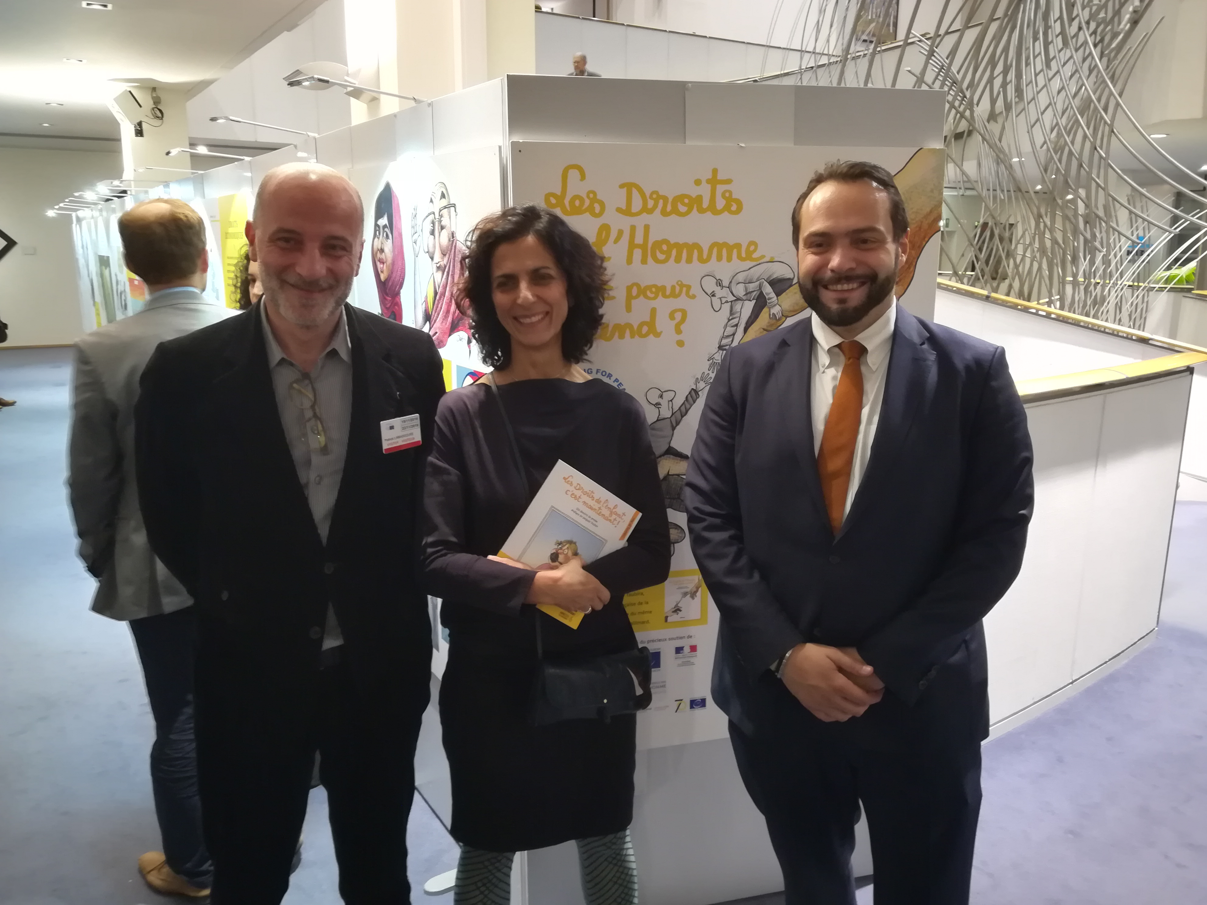 Inauguration de l’exposition avec Kak, président de Cartooning for Peace, Maria Arena, députée européenne, et Fabio Castaldo, vice-président du parlement européen
